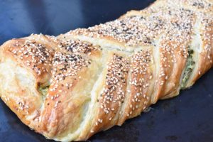 Skinkestang - opskrift på nem butterdejsstang