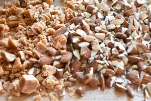 Cookies med karamel, salt & mandler - opskrift