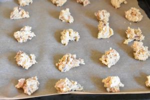 Cookies med karamel, salt & mandler - opskrift