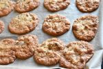 Cookies med karamel, salt & mandler - opskrift