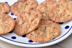 Cookies med karamel, salt & mandler - opskrift