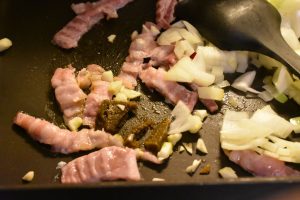 Pastaret i ovn med kylling, bacon & fløde