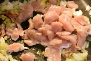 Pastaret i ovn med kylling, bacon & fløde