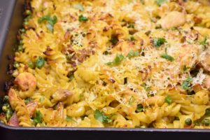 Pastaret i ovn med kylling, bacon & fløde