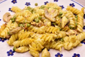 Pastaret i ovn med kylling, bacon & fløde