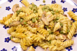 Pastaret i ovn med kylling, bacon & fløde