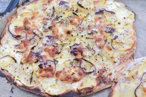 Tortilla pizza med kartofler - nem hvid pizza