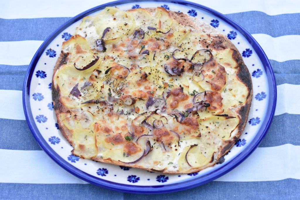 Tortilla pizza med kartofler - nem hvid pizza