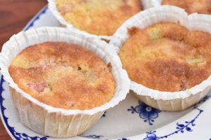 Saftige muffins med rabarber og kokos