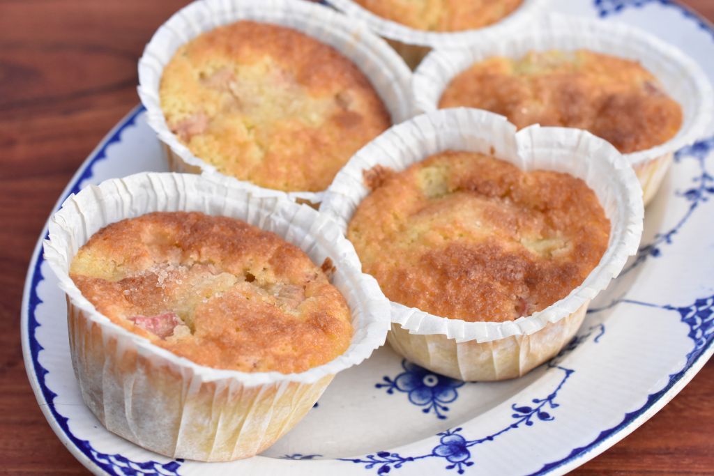 Saftige muffins med rabarber og kokos