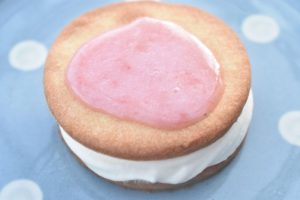 Medaljer med flødecreme - nemme flødekager