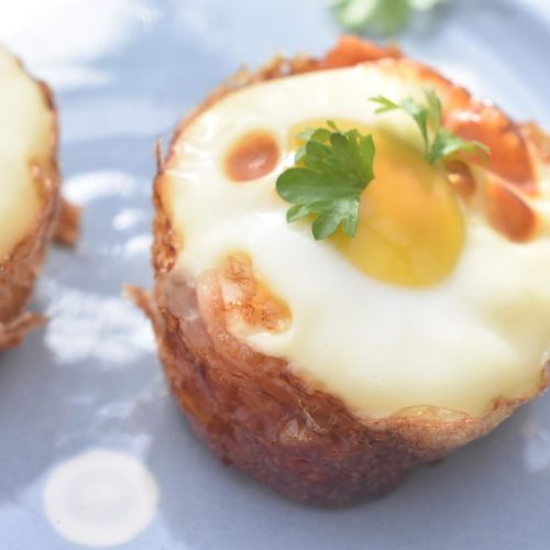 Brunch æg i ovn med hele æg og bacon