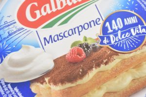 Mascarponecreme i glas med rabarberkompot