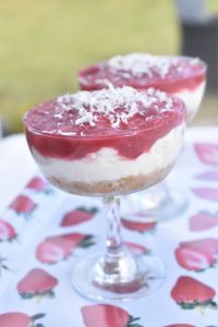 Mascarponecreme i glas med rabarberkompot