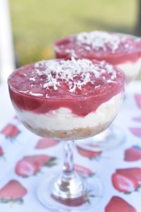 Mascarponecreme i glas med rabarberkompot