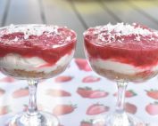 Mascarponecreme i glas med rabarberkompot