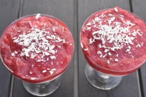 Mascarponecreme i glas med rabarberkompot