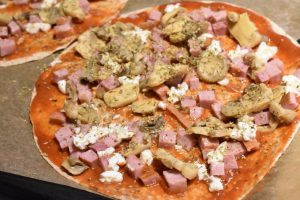 Tortilla pizza med skinke - nem opskrift
