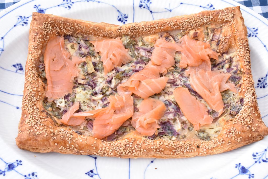 Butterdejstærte med laks - nem opskrift