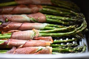 Asparges i airfryer - med bacon el. skinke