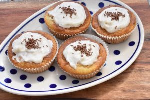 Vanilje muffins med frosting - nemme uden æg