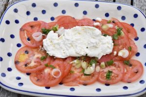 Tomatsalat med burrata - nem salat opskrift 