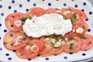 Tomatsalat med burrata - nem salat opskrift 