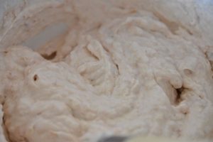 Rabarberlagkage med makroner - nem opskrift