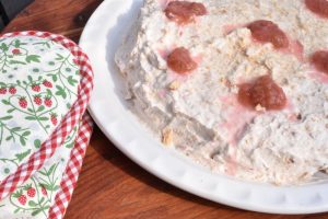 Rabarberlagkage med makroner - nem opskrift