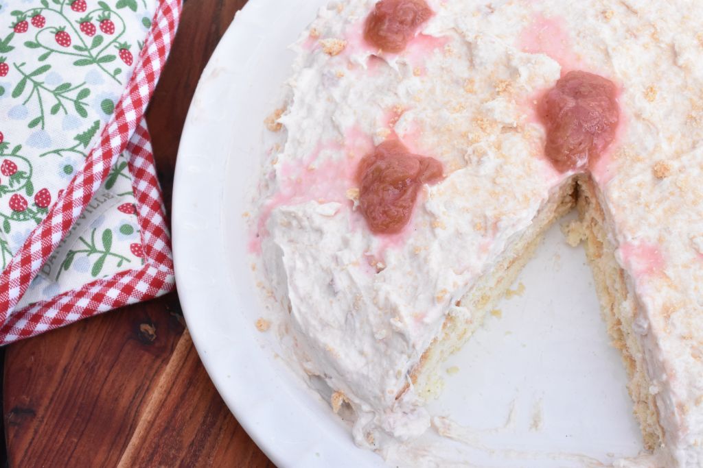 Rabarberlagkage med makroner - nem opskrift