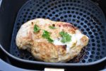 Fyldt kyllingebryst i airfryer - nem opskrift