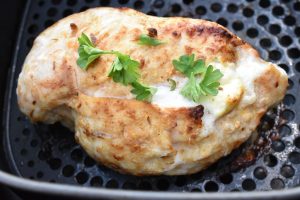 Fyldt kyllingebryst i airfryer - nem opskrift