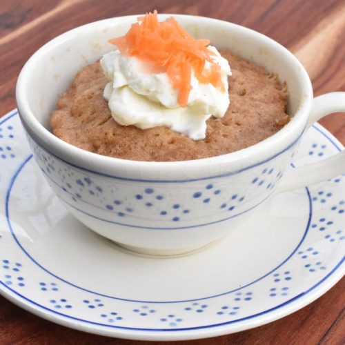 Gulerodskage i kop med ostecreme - nem