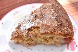 DSC_1529 • nogetiovnen.dk Sandkage med rabarber - lækker kage opskrift