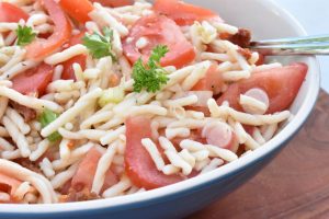 Pastasalat med soltørret tomat & tomater - nem