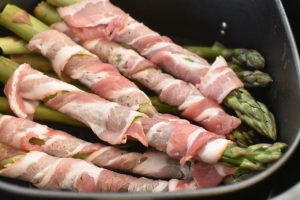 Asparges i airfryer - med bacon el. skinke