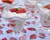 Jordbærmousse - nem lækker jordbær dessert