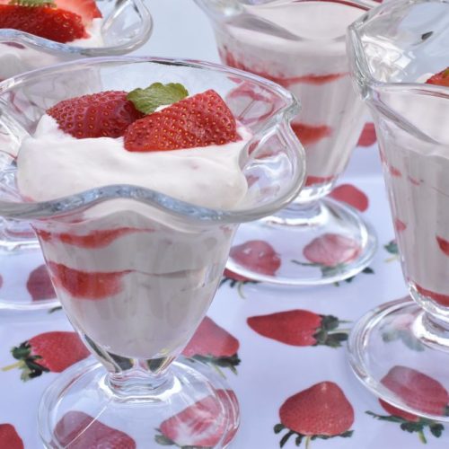 Jordbærmousse - nem lækker jordbær dessert