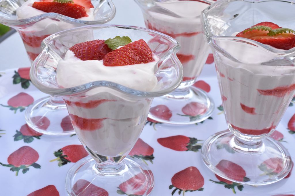 DSC_1689 • nogetiovnen.dk Jordbærmousse - nem lækker jordbær dessert