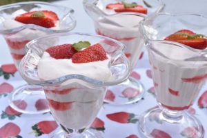 Jordbærmousse - nem lækker jordbær dessert