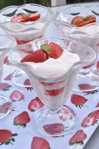 Jordbærmousse - nem lækker jordbær dessert