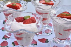 Jordbærmousse - nem lækker jordbær dessert