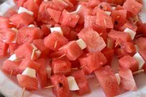 Spyd med melon og mozzarella - nem opskrift