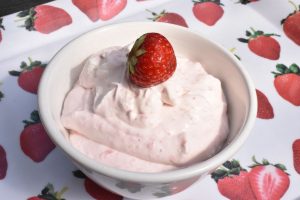 Jordbærcreme - nem flødeskum med jordbær