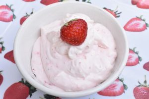 Jordbærcreme - nem flødeskum med jordbær