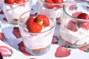 Jordbær cheesecake i glas uden husblas - nem