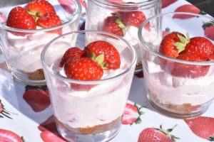 Jordbær cheesecake i glas uden husblas - nem