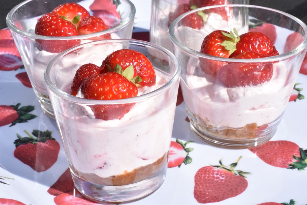 Jordbær cheesecake i glas uden husblas - nem