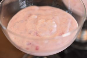 Sund dessert med græsk yoghurt & hindbær