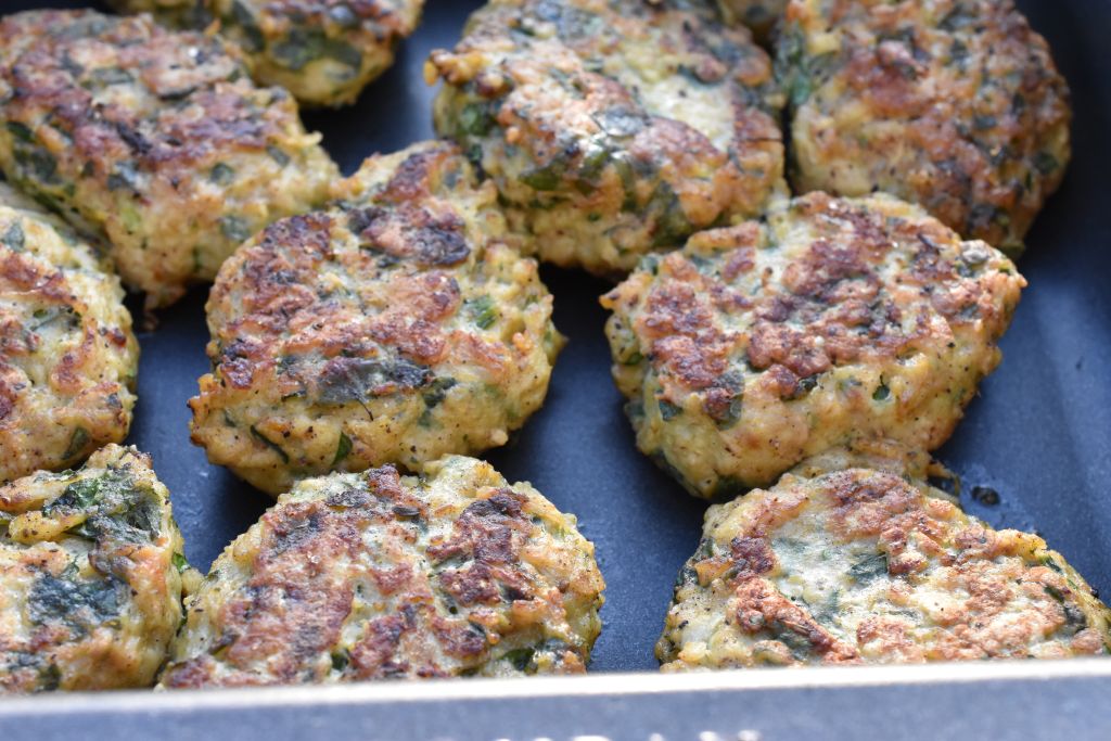 Kyllingefrikadeller med spinat & havregryn